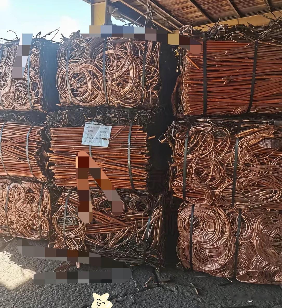 一觉醒来,黄铜的天就变了!11月1日,一吨光亮铜的价格直接狂跌至79100