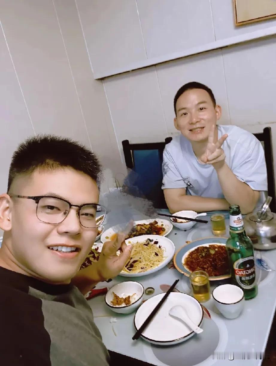 估计一会谢岳就该发视频了，因为我刚刚看到南农杨同学发视频说，谢浩男回深圳了，