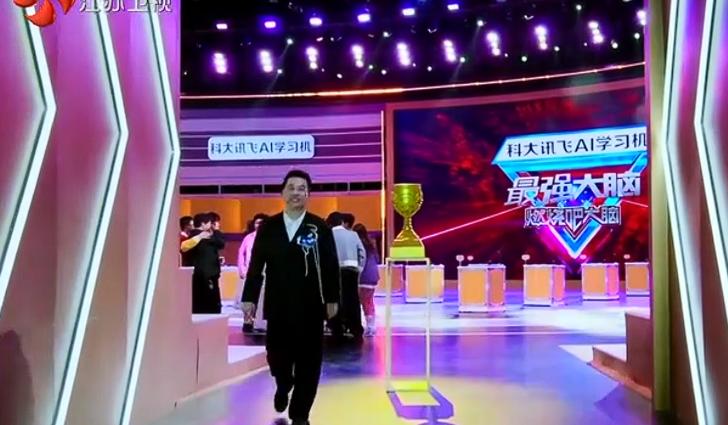 两届脑王杨易就这样被淘汰了，优化赛结束后他第一个快步走向后台。在这一季的比赛中，