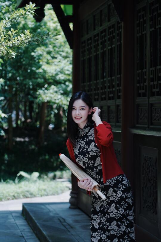中秋在江南，我穿旗袍等你～