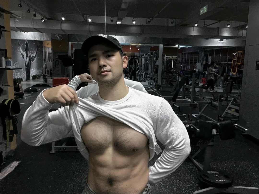 练胸日 今天练个胸 腹肌要糊了