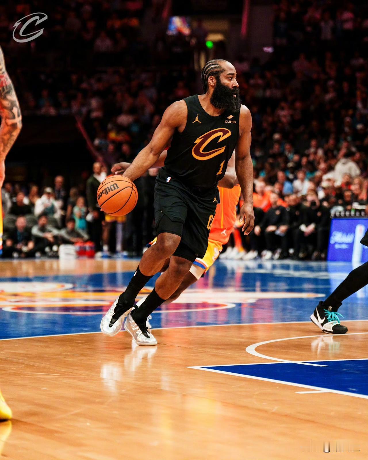 他是哈登加盟骑士的最大受益者哈登加盟骑士已取得5胜0负。就个人数据看，最大受益