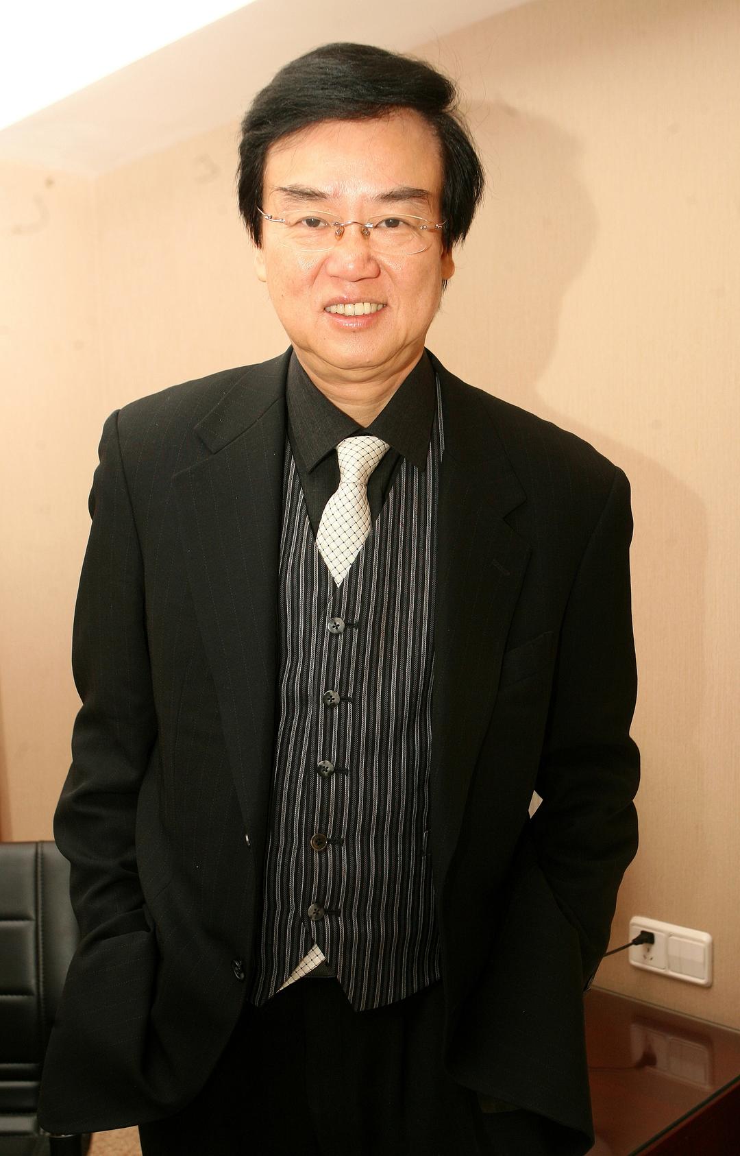 80岁港星黄百鸣 入狱服刑