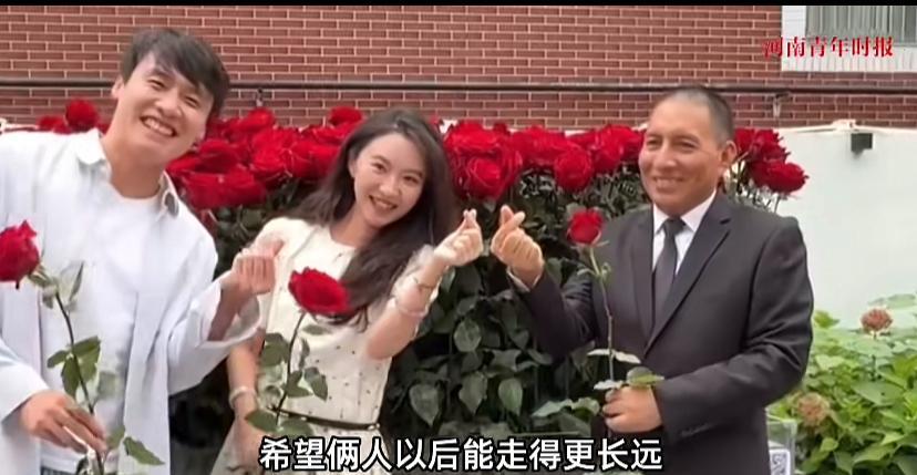 七夕最豪横的送花小伙，花了9.6万买了999枝玫瑰花，这些花产自厄瓜多尔。大部
