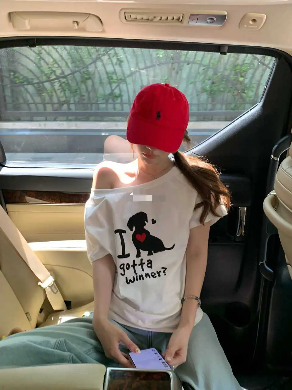 黄杨钿甜戴的什么耳环，是不是住在华侨城上亿别墅里，哪怕他爸爸是不是公务员都不是我