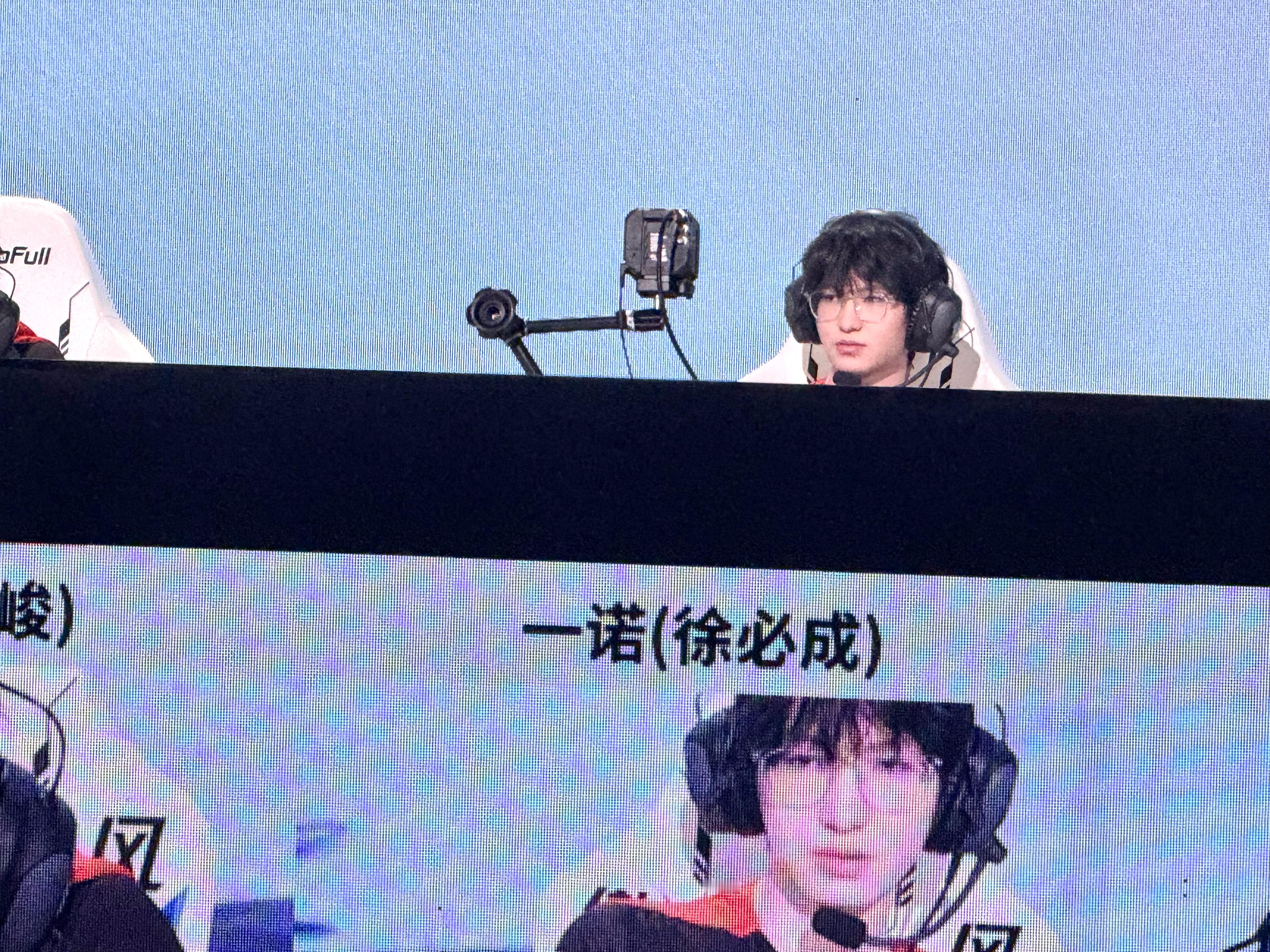 去年今日在拼命找人换座前年今日是第一次见小诺诺当时不知道手机最高是4k60，明明