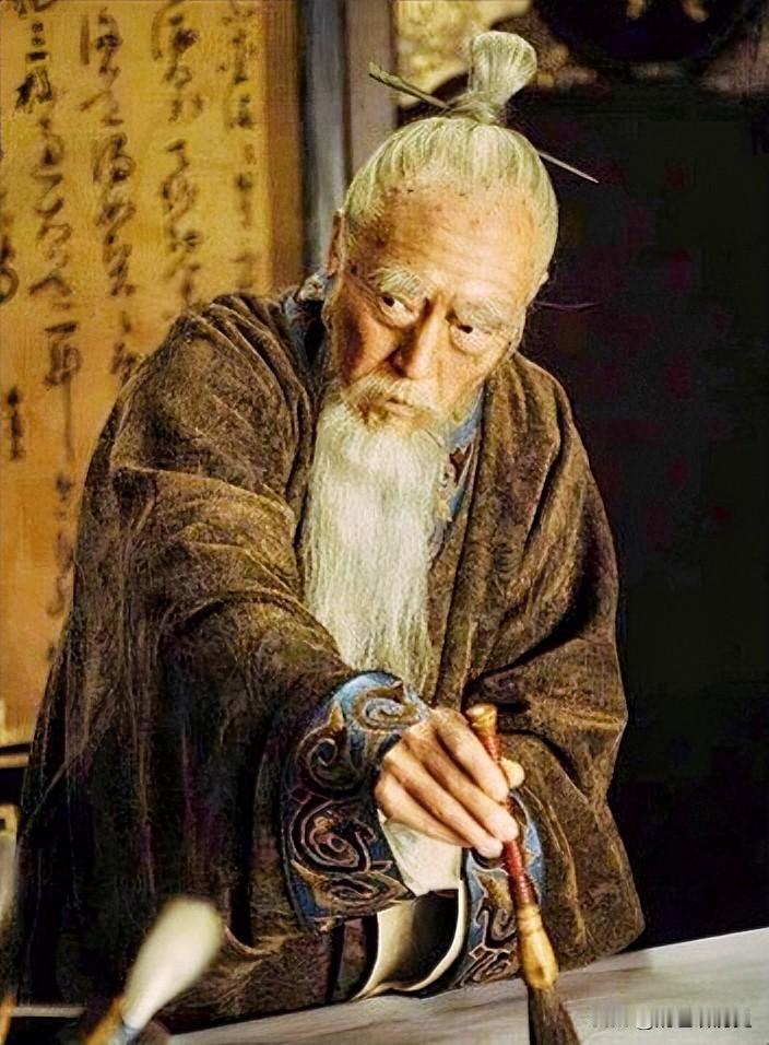 严嵩实则可称得上大器晚成，他一直徘徊在低阶官职，或者在南京六部被边缘化，直至56