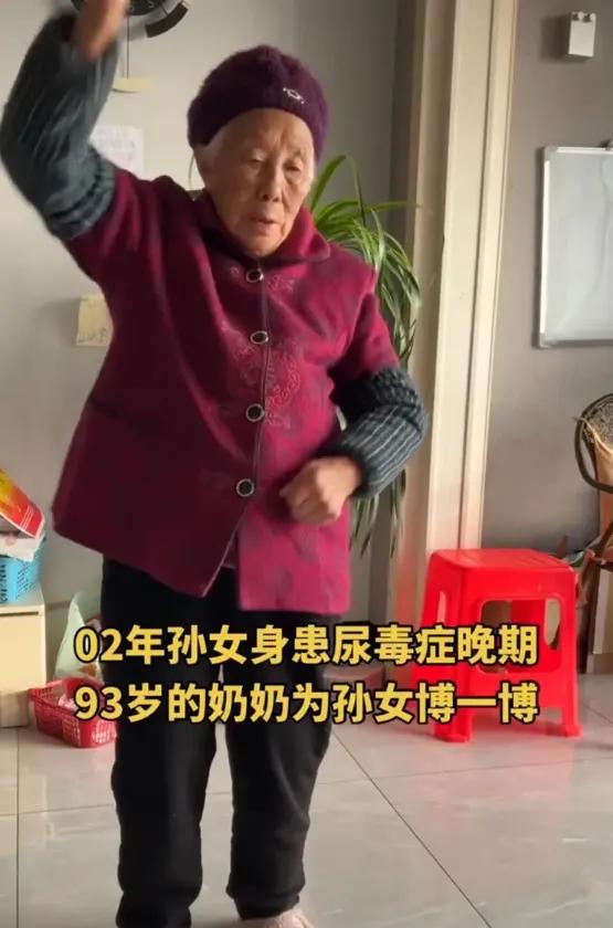 23岁，本该是畅想未来的年纪，贵州女孩小鱼却已在尿毒症的阴影下挣扎三年。父母早逝