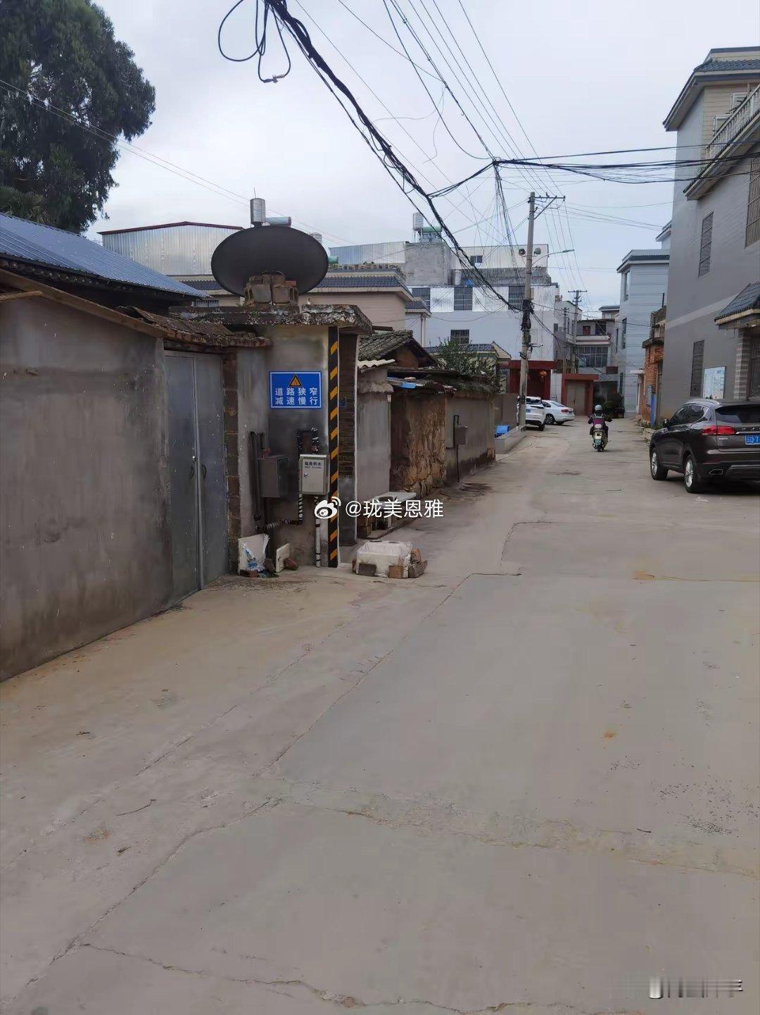 天生的坏种，公共道路他要放东西拦着