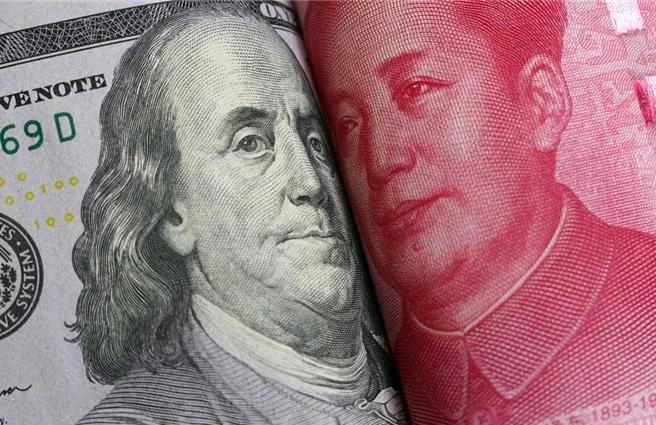 非洲国家纷纷将债务由美元转换成人民币，这能节省他们的资金，同时加快了人民币国际化
