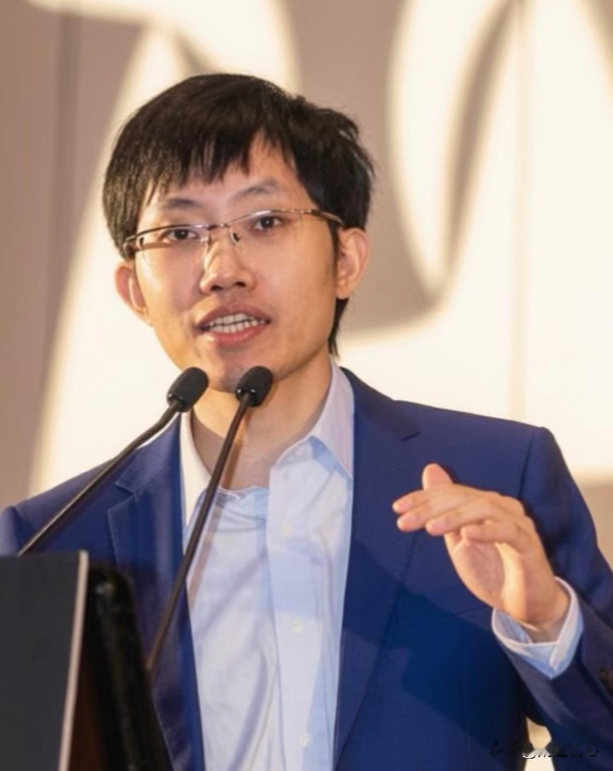 网友：梁总我们很意外啊！梁文锋：为什么呢？网友：你居然没有进数字100大！