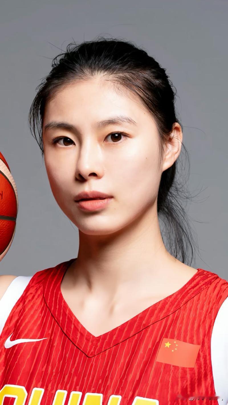 四川女篮95-73战胜江苏夺冠，王思雨用关键表现诠释了