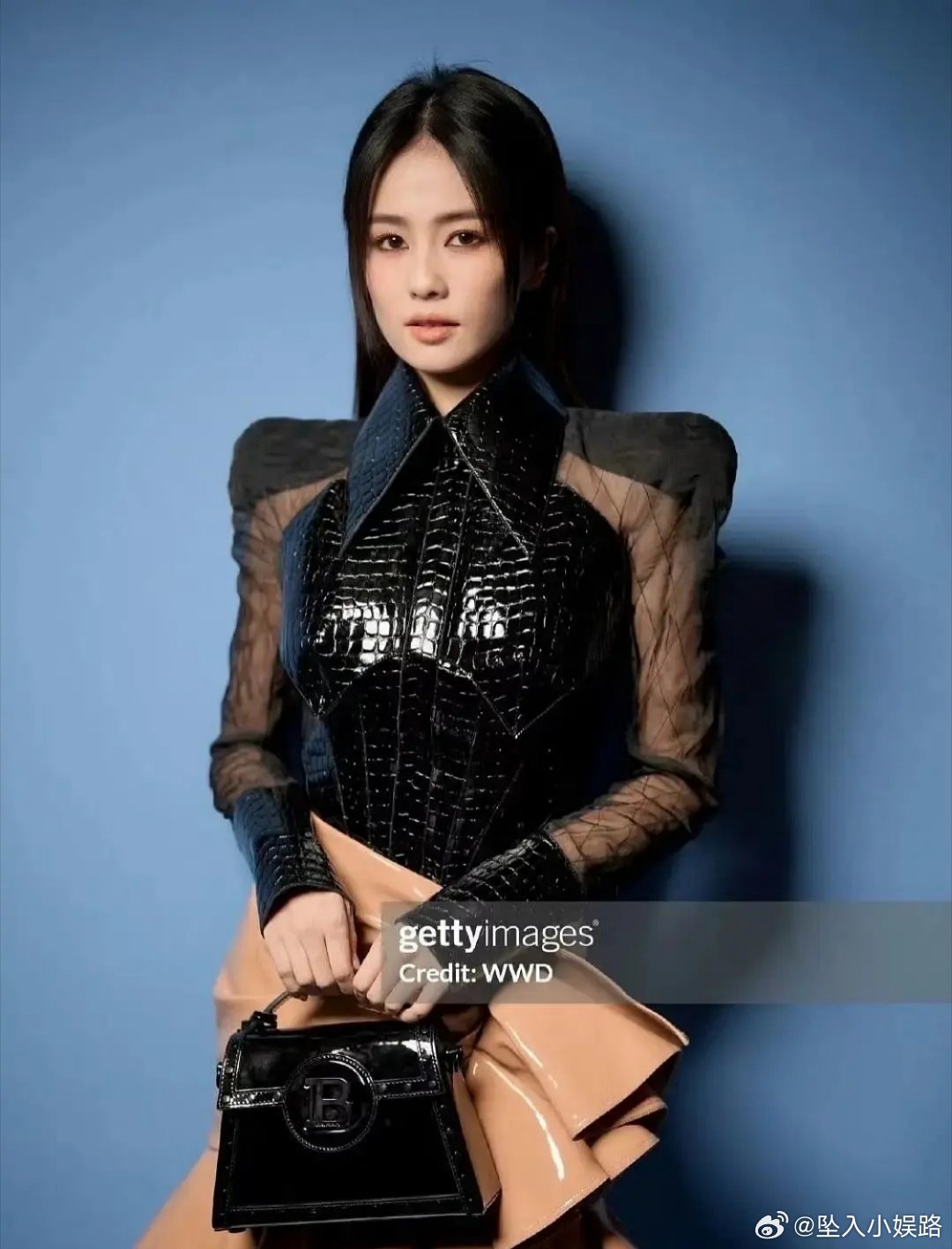 看原来的白鹿现在的脸确实流畅了些