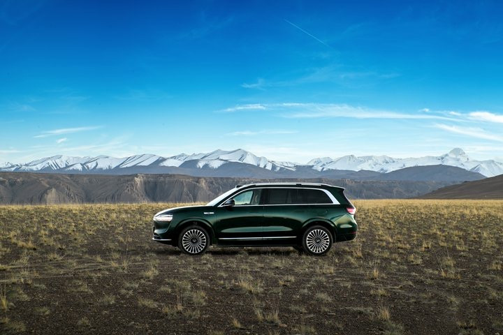 问界M9凭什么站稳高端市场？信任从来不是靠喊出来的问界M9用一组数据...