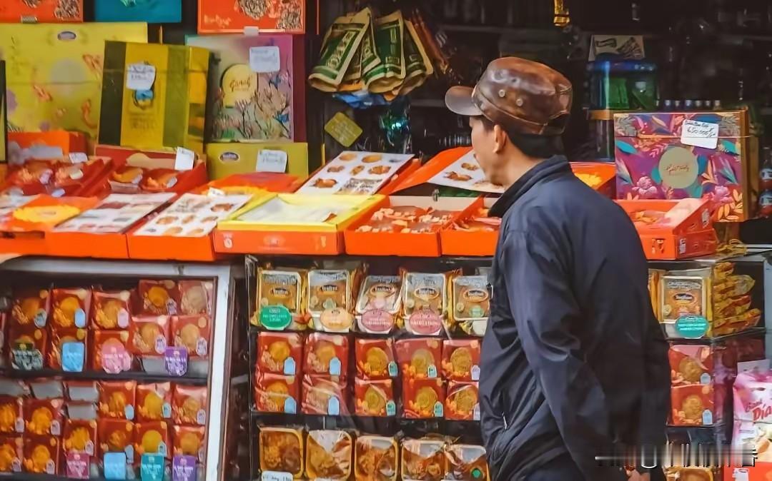 “人情生意”装不下去？月饼卖不动，礼盒没人收，年轻人：别演了往年中秋前半个月，