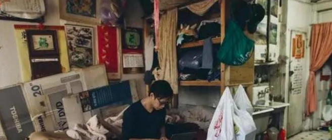 在外挣钱的中国人为何不回国在美国，有群中国人日子过得比黄