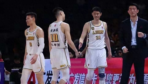 什么球商？在CBA季后赛1/4决赛第二轮比赛中，卫冕冠军广厦男篮经过四节苦战，最