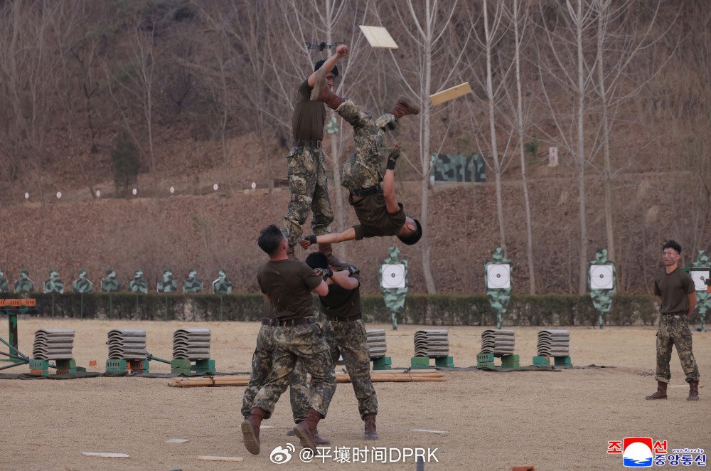 敬爱的金正恩同志了解朝鲜人民军各级特战部队训练情况朝中社平壤３月２９日电　敬爱的