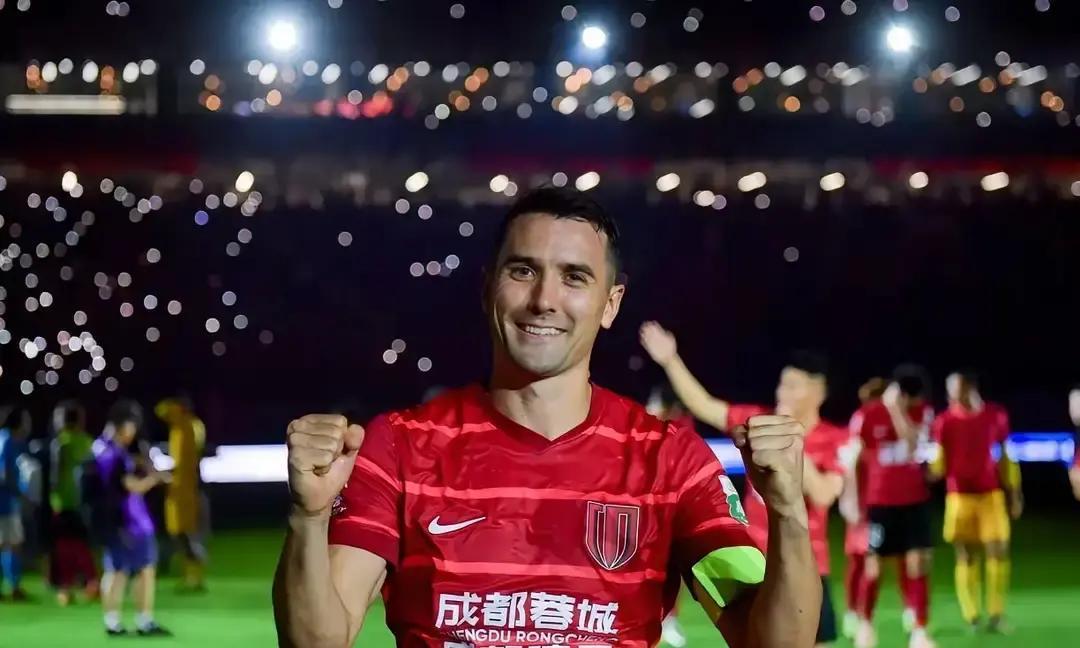 为什么有些球队越拼命，越垮得快？撕开成都蓉城近期的三场不胜，你会看到一个危