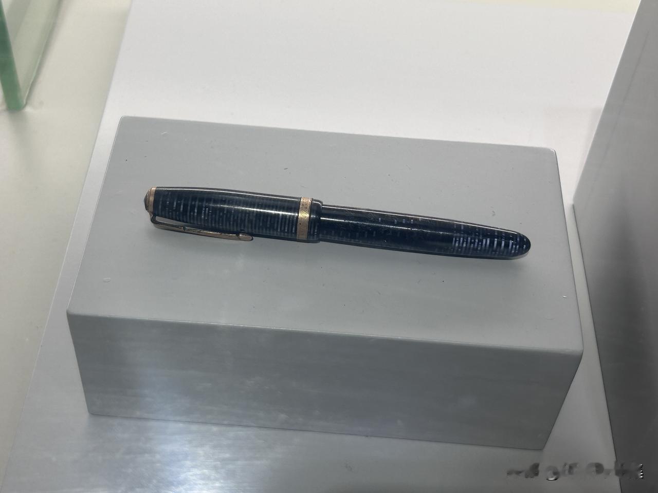 【开国功臣图片故事270】李先念同志的的定情物派克钢笔，拍摄于李先念故居。李