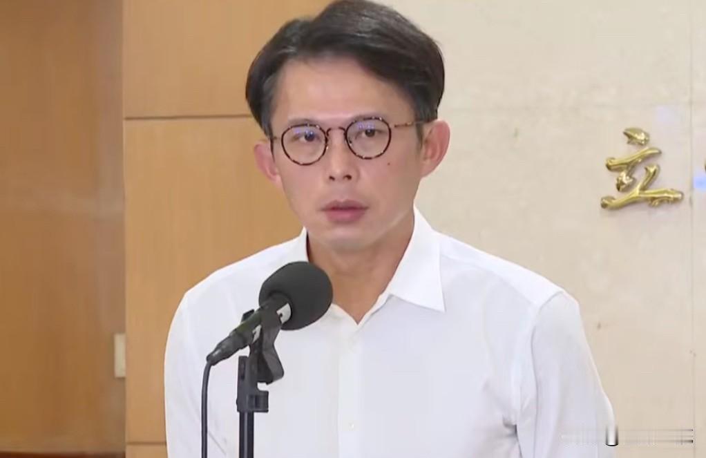 携防务机密离场！黄国昌还原经过民众党立委黄国昌今（19日）列席立院外事防务委