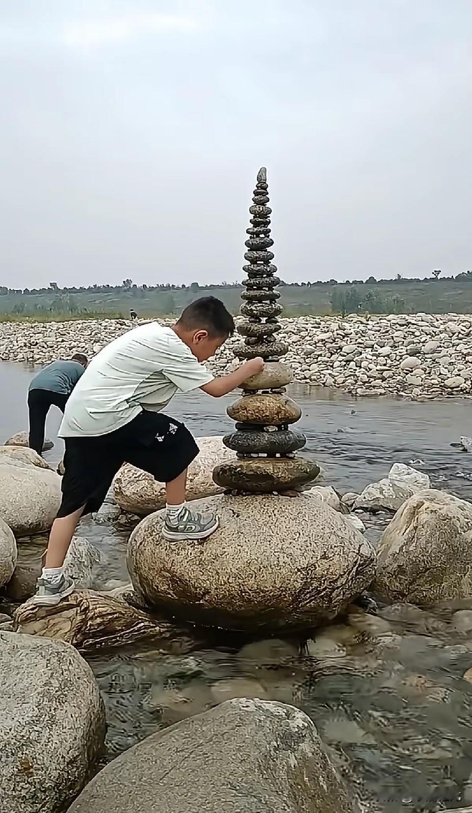 格力董小姐对当前大学毕业生失望透顶，无奈在晚年创办技工学校，自己亲自担任校长。