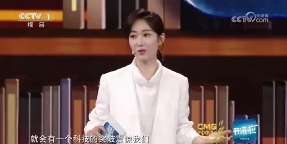 王嘉宁主持《开讲啦》！和撒贝宁的主持风格差不多，和开讲的嘉宾交谈甚欢，与观众朋