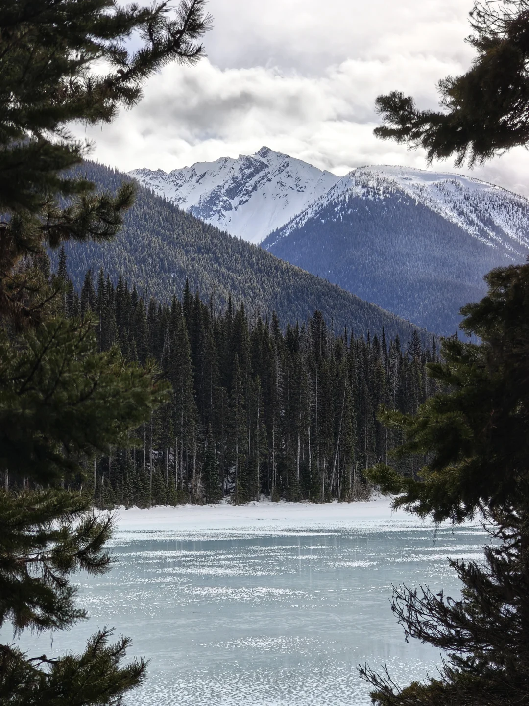 不舍的冬日 | 雪山，冰湖与温泉