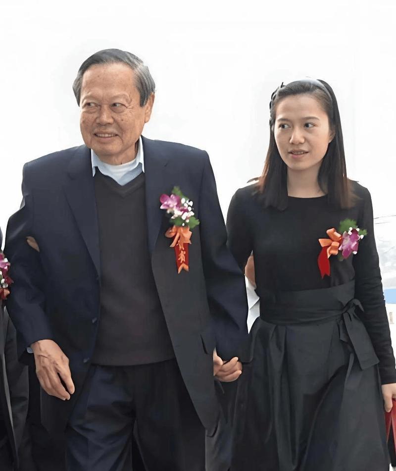 杨振宁的预言真的提前成真了!20年前,杨振宁平静的说:“不管今天大家对我们的婚姻