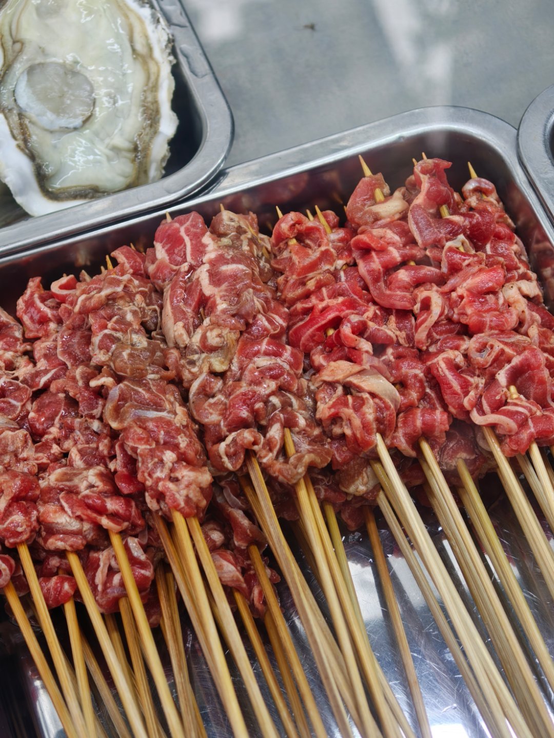 朋友们，到钟吃饭了。来，你们先吃(^◡^)っ🍽️​​​