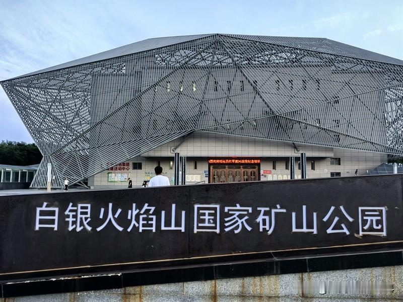 我国将白银列为战略物资释放何信号我国将白银列为战略物资，这信号可太强烈了。20