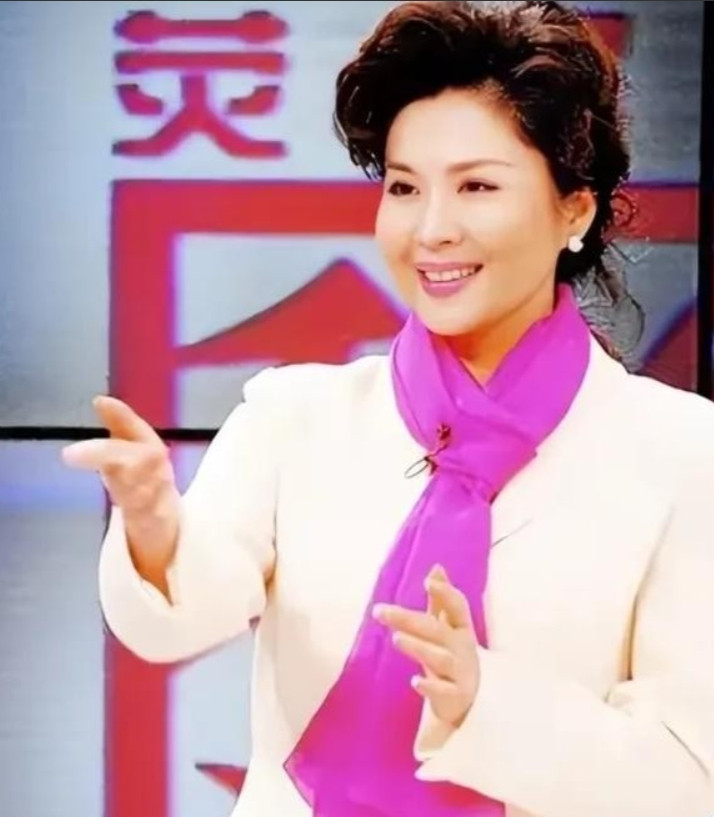 1994年，42岁的尤小刚为了温柔的乌倩倩，和原配妻子田歌离了婚。16年后，邬倩