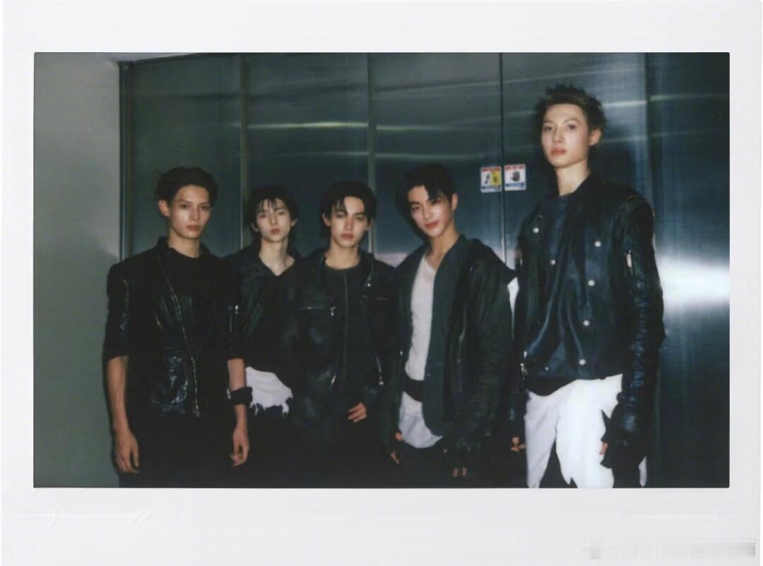 笑不活了，怎么每个团都有个身高特别突出的啊