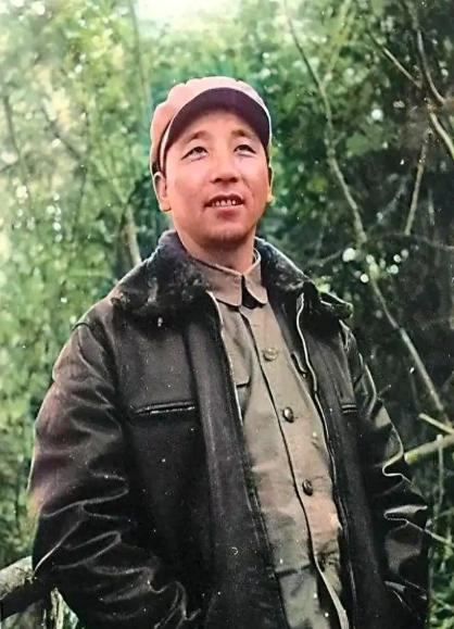 1952年抗美援朝的战场上，秦基伟把24门喀秋莎藏进山洞用碎石堵住洞口，半个月不