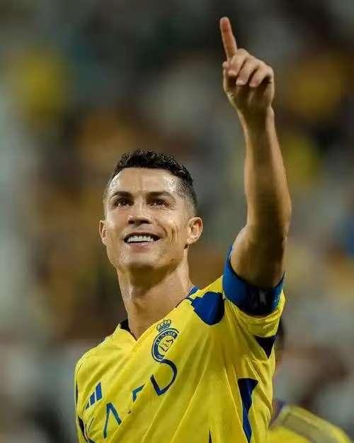 40比45，还差5个球！2025年，由于C罗缺席了很多场次的比赛，导致他202