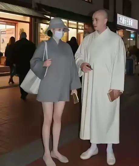 这俩人都是僧人，大家说是真的吗？