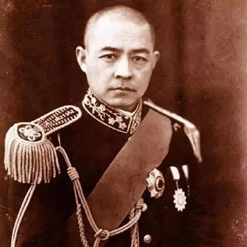 张自忠将军把部下都召集起来，大声喊道：“现在，我命令你们都把自己的裤子脱掉，我要