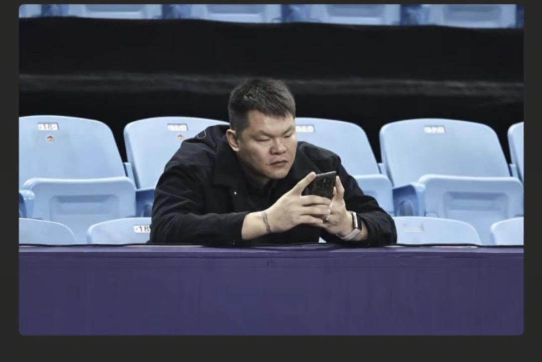 令广东球迷太失望了。据了解广东宏远有可能放弃引进大外援，将以现在这个阵容完成本赛