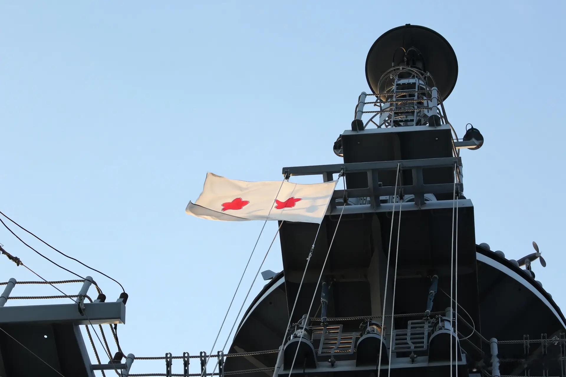 中方回应日本舰艇进入台湾海峡这是好事儿啊！完全没必要这么紧张，日子反而是在帮我们