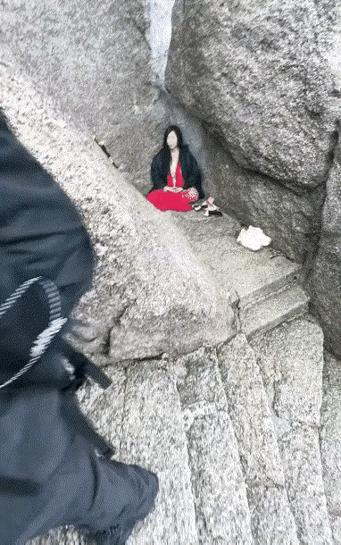 好眼光，轻轻就拿她看中了，风水宝地[呲牙笑]