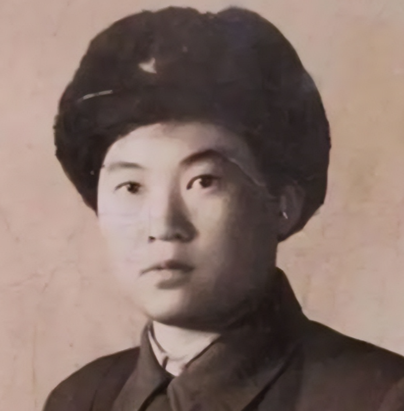 1950年，战斗英雄郭富下身血流不止，医生正要解扣子着手检查，不料，郭富一把拦住