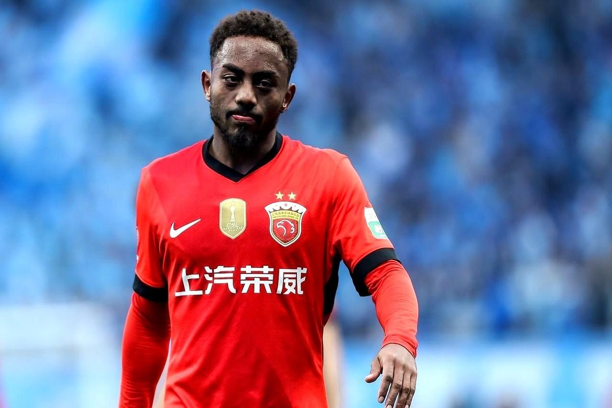 上海海港目前是很想留下外援加布里埃尔的。这位巴西球员是租借在球队中。由于回到葡超