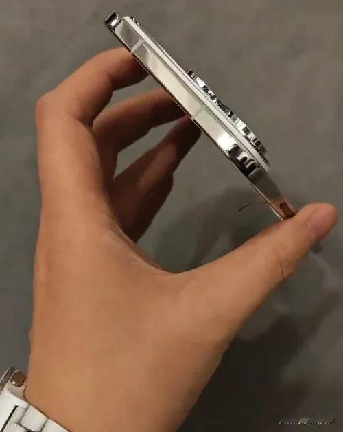 小米17Air工程机核心参数：5.5mm厚，160g6.59英寸1.5K