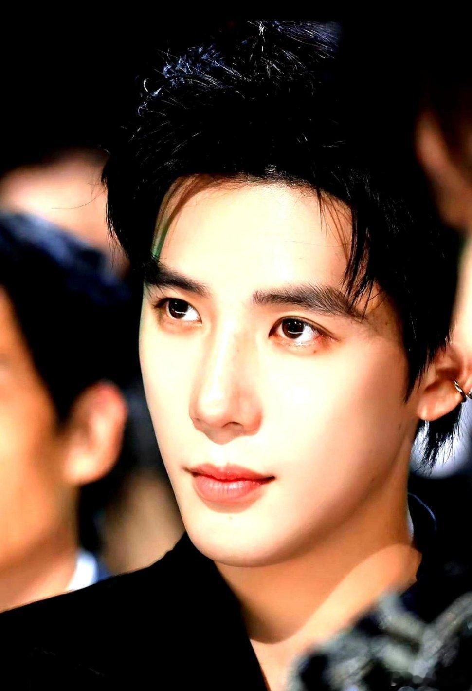 别再为沈腾和王安宇的“瓜”伤脑筋了，什么“动了不该动的女人”的猜测都错了。关键点