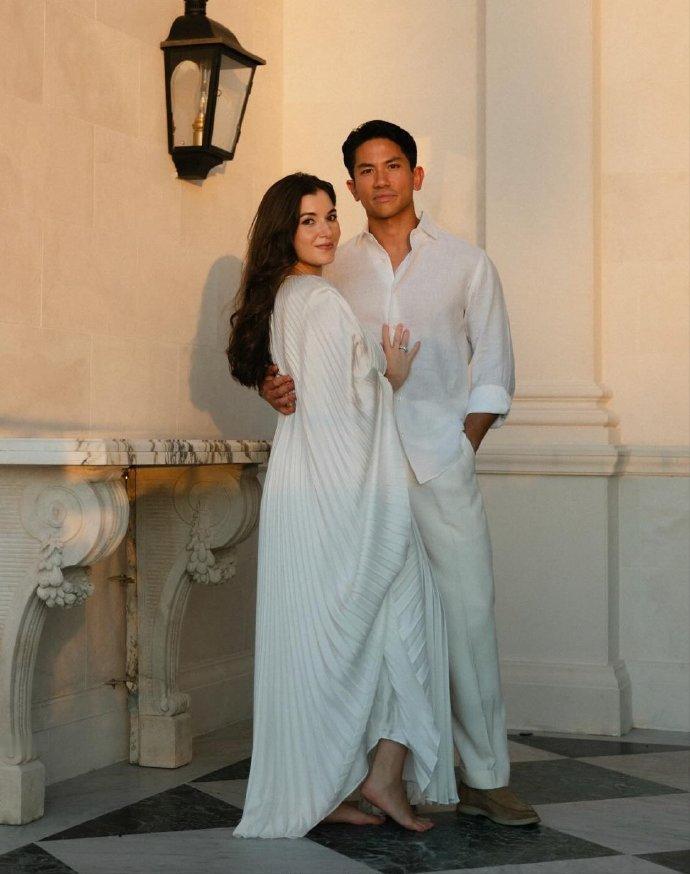 好消息，文莱王室喜得小公主！当地时间上午8点50分，文莱阿妮莎王妃顺利产下一个