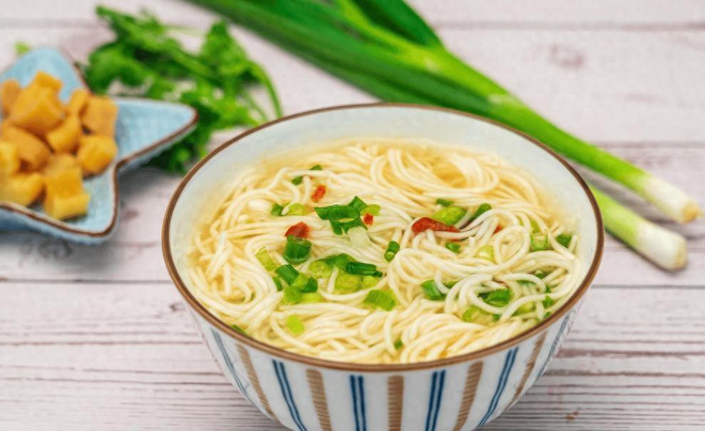 面条立大功！调查发现：高血压患者常吃面条，或能降低6种并发症面条这东西，说简