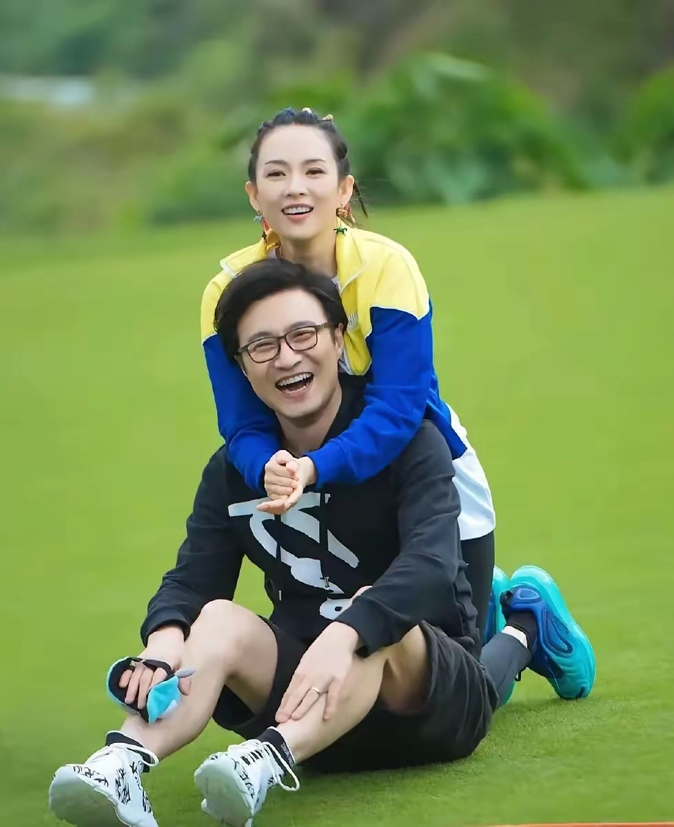 汪峰，真是纯爷们！大女儿曼熙，他亲手带大；二女儿璟怡，抚养也没纠纷；三女儿