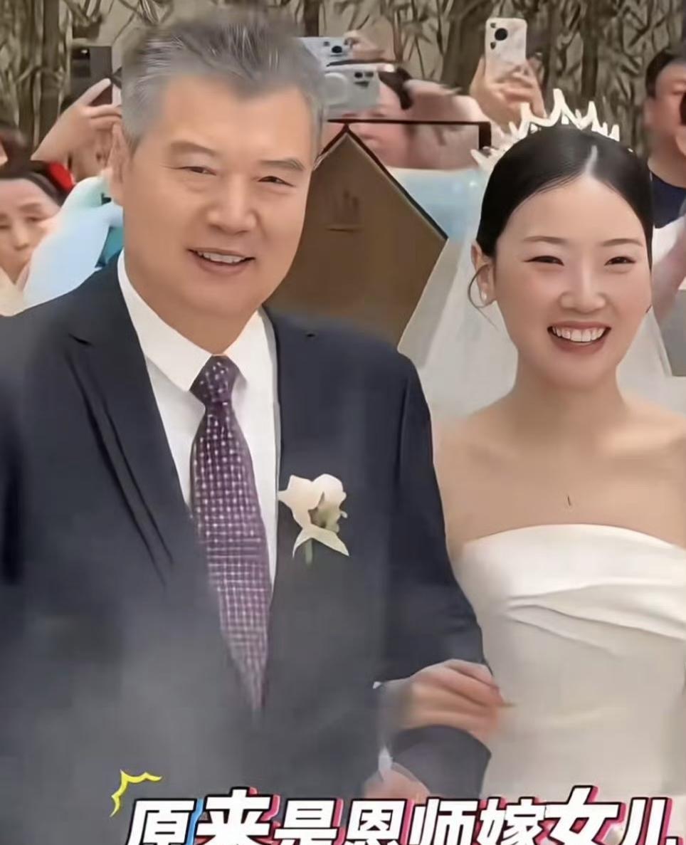 李隼爷爷女儿的婚礼，张怡宁，王楠和李晓霞都去了，这几个人都被现场的氛围感动的哭了