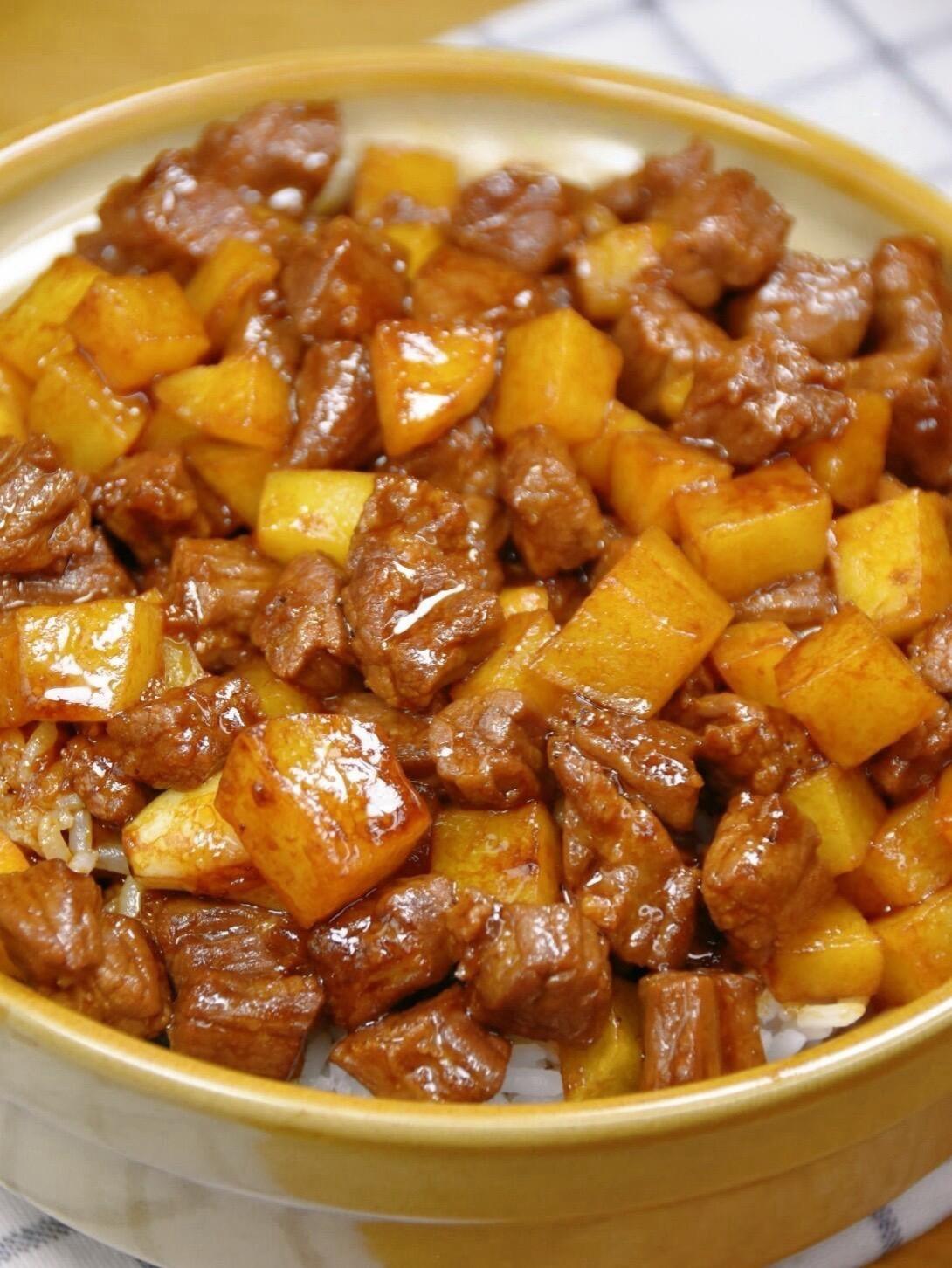 这个土豆牛肉饭真的一绝，巨巨巨好吃！