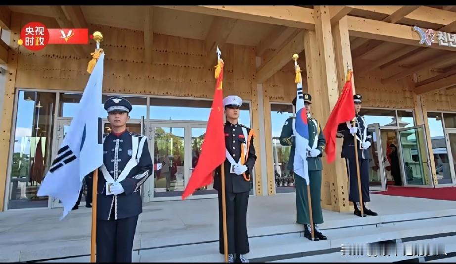 顶一个!李在明团队把这氛围布置的不错!重视程度可不一般!